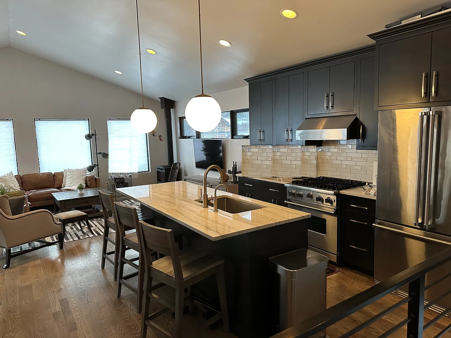 3 bed, 2.5 bath, 1700 sqft, $12,400 — Photo 3
