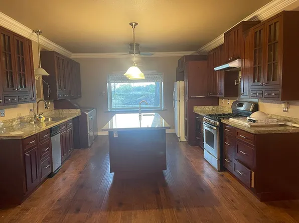 4 W Manning St, Madisonville, TX 77864