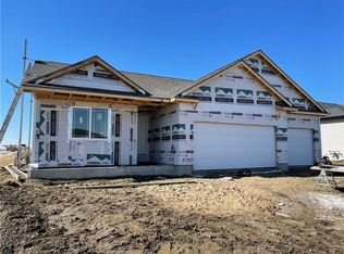 890 8th St, Waukee, IA 50263