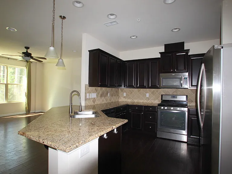 10019 Lynnberry Pl — Photo 3