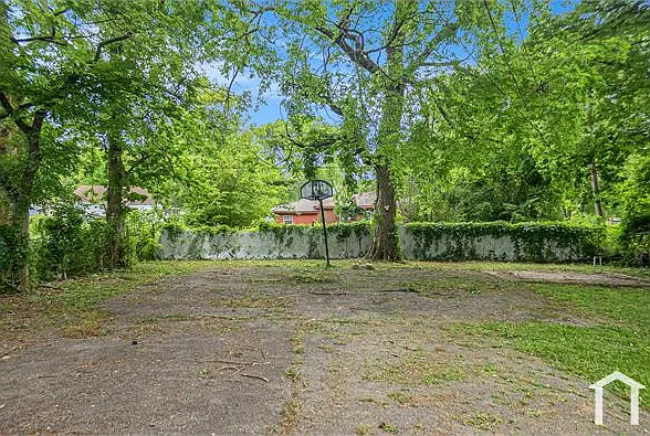 1933 Saint Charles Ave SW — Photo 10