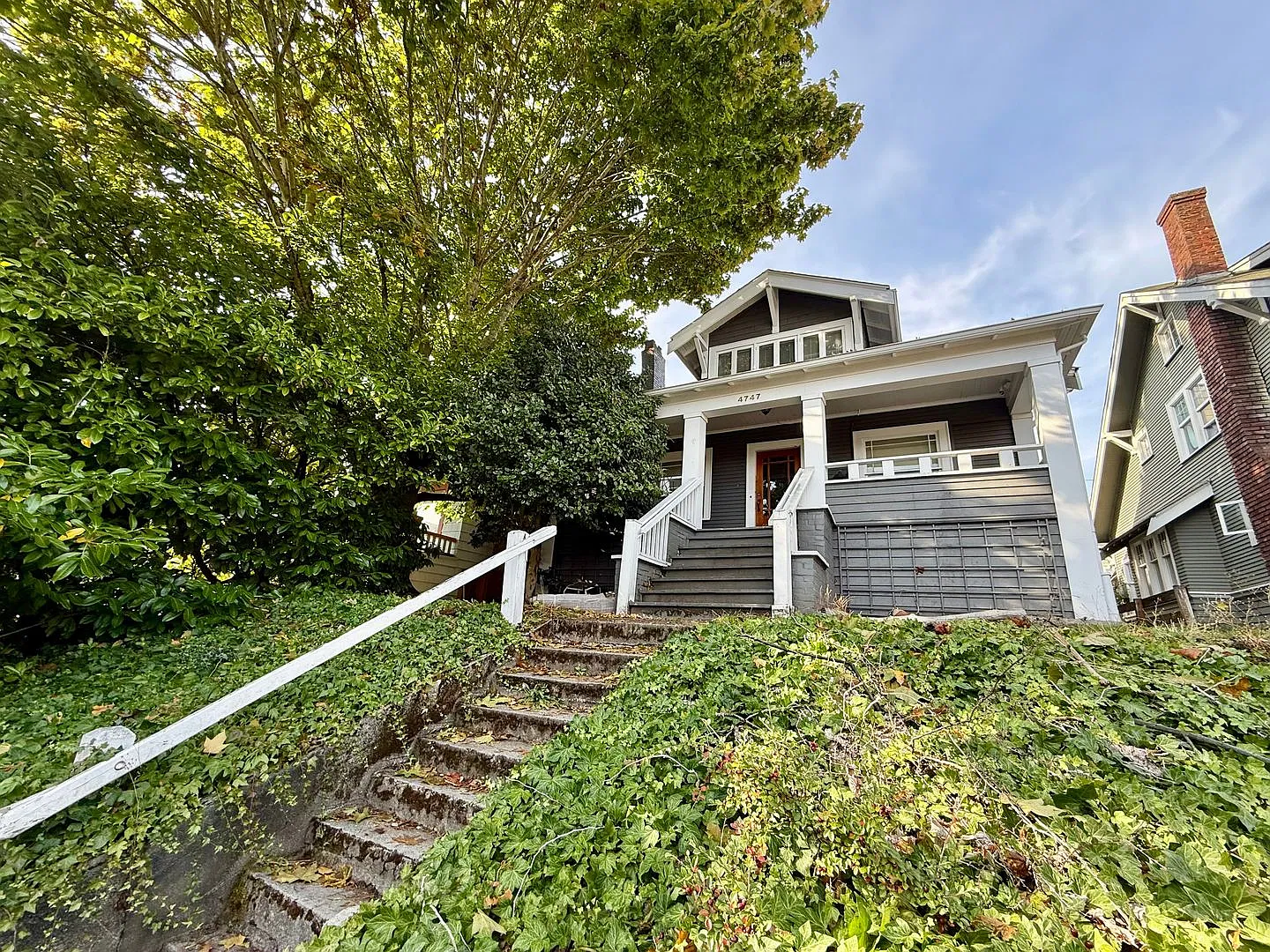 18 Bedroom Property in the University District of Seattle — Photo 1