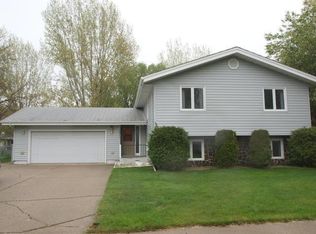 1511 E Omaha Dr, Bismarck, ND 58504