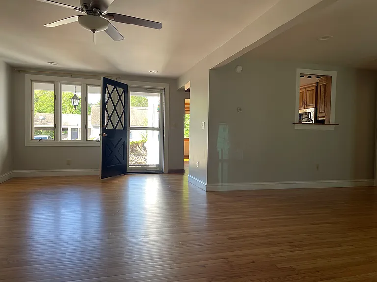 9 Maplewood Ave — Photo 4
