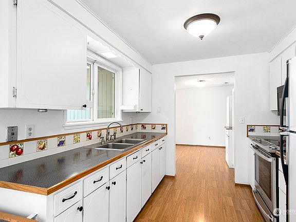 5th image of 7918 47th Avenue E