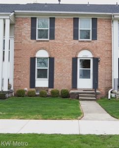 37500 Charter Oaks Blvd, Clinton Township, MI, 48036