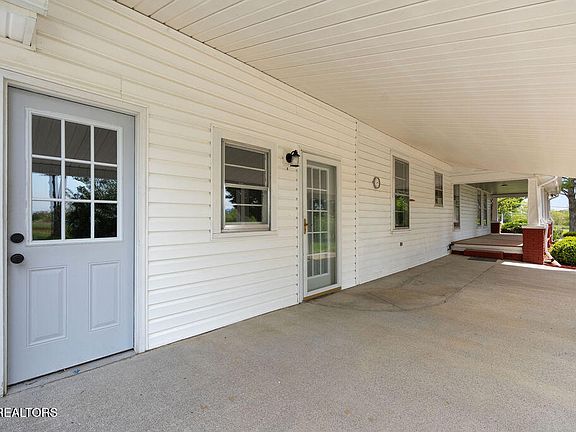 5th image of 1438 W Hunt Rd