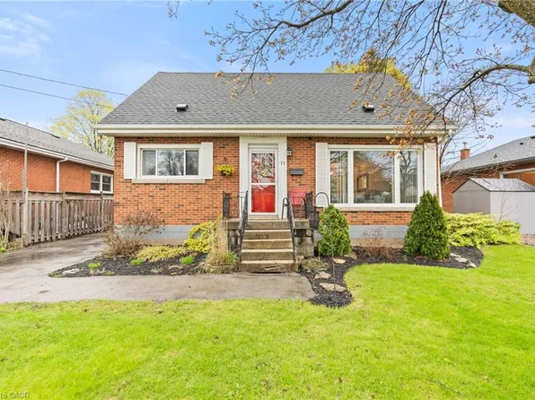 11 Ferrara St, Hamilton, ON L8T 4C1