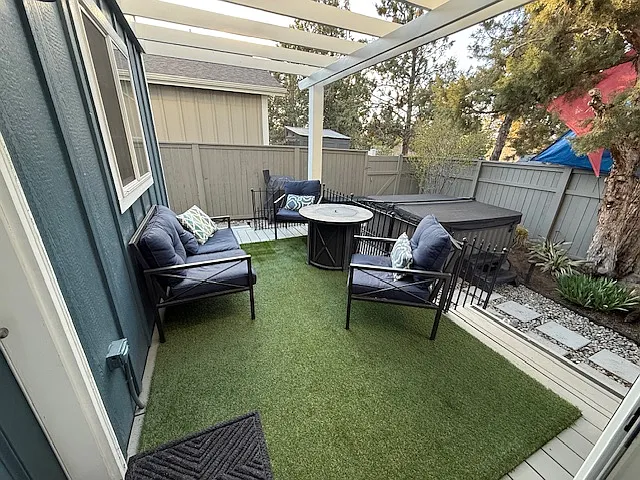 2593 NE Robinson St — Photo 10