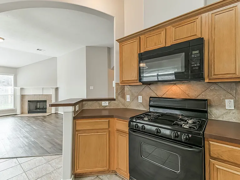 13831 Hillingdale Ln — Photo 13