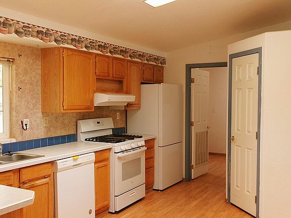 3rd image of 1041 W Phillips Way