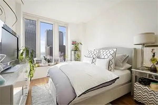 Rented by Douglas Elliman | media 15