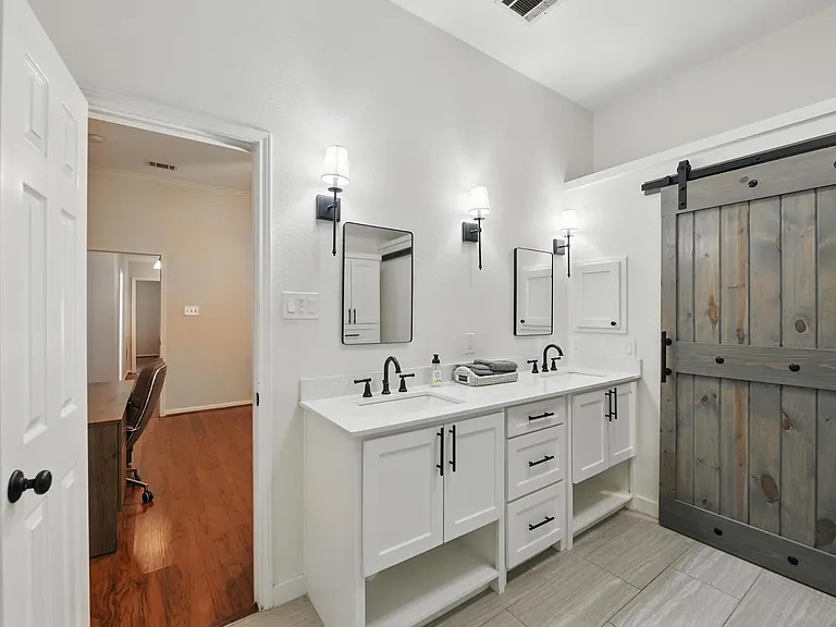 2432 Covington Dr — Photo 32