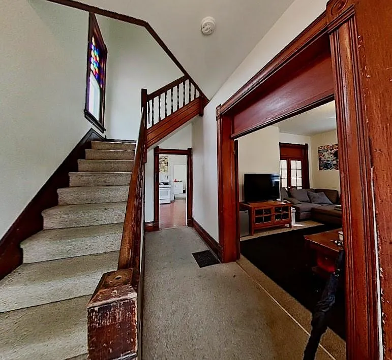 4 bed, 1886 sqft, $2,920 — Photo 2