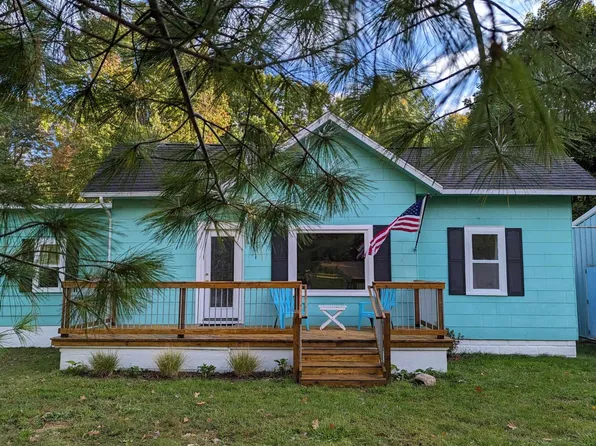 476 Fremont St, Newaygo, MI 49337