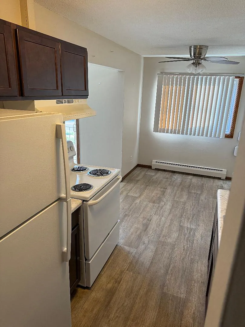 2 bed, $1,050 — Photo 3