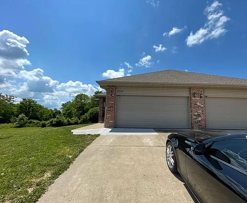 2202 W Jonquil Ln Photo 1