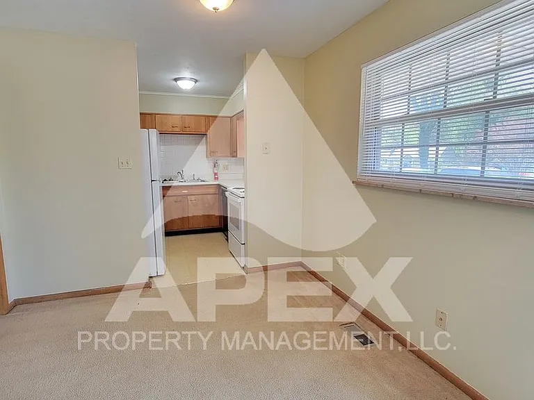 Elmwood Apartments — Photo 39