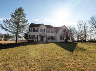 6834 Stone Croft Cir, Macungie, PA 18062