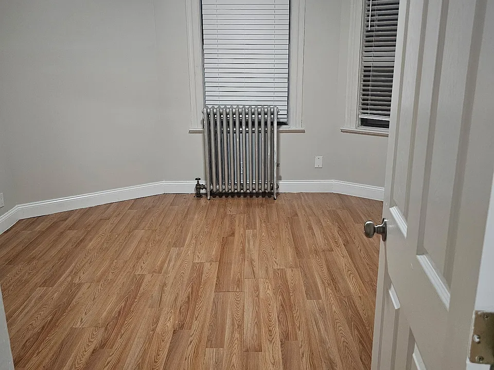 34 Gladstone Ave #1