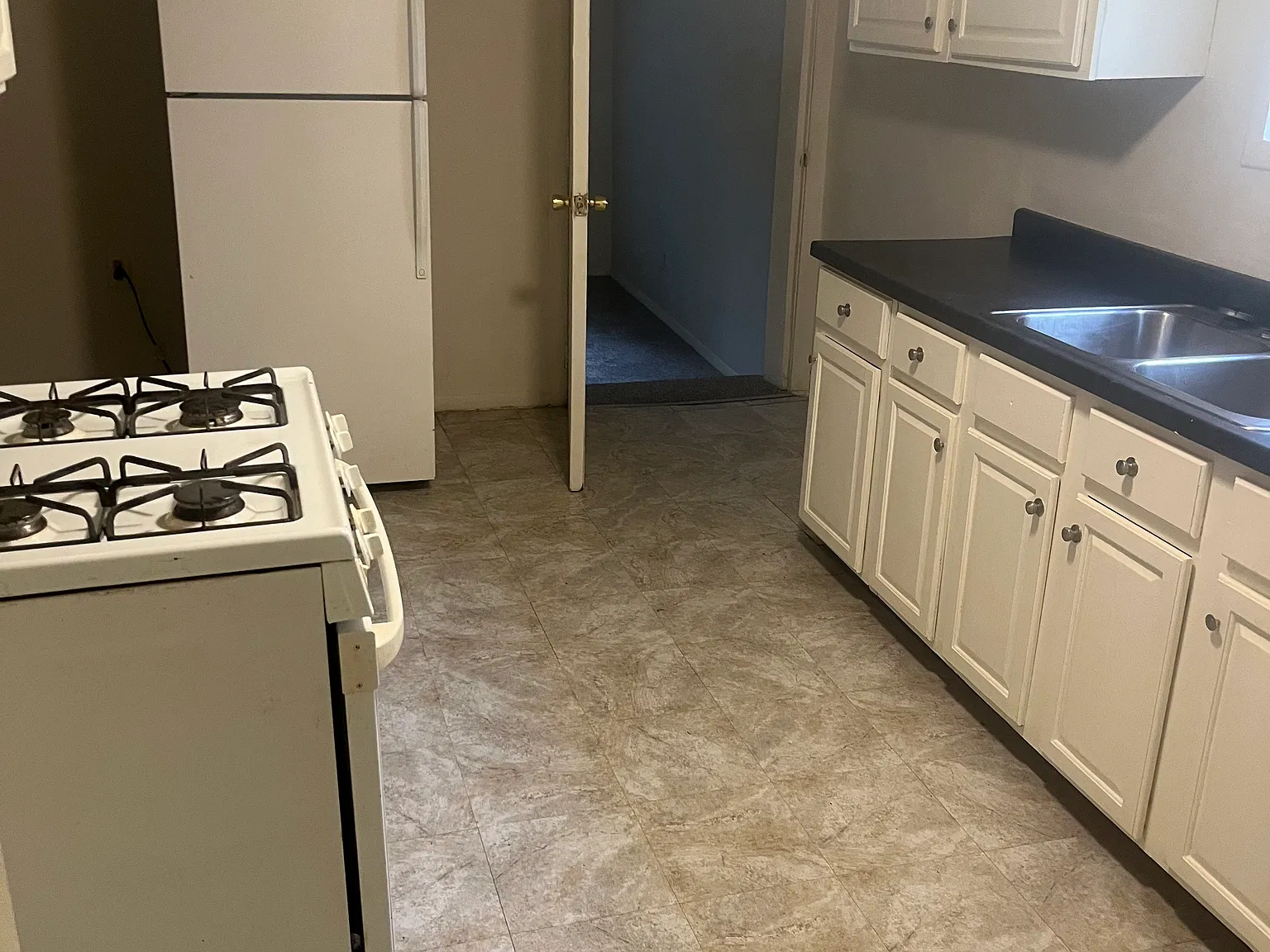 2 bed, 900 sqft, $1,675 — Photo 2