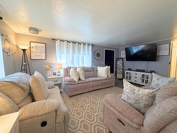 3rd image of 5095 Rose Ln