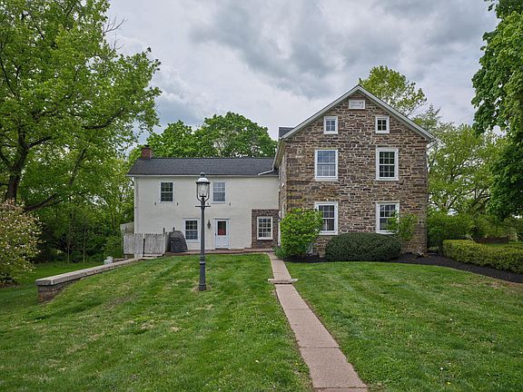 2nd image of 718 Telegraph Rd