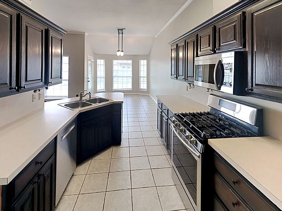 5th image of 529 SW 156th St