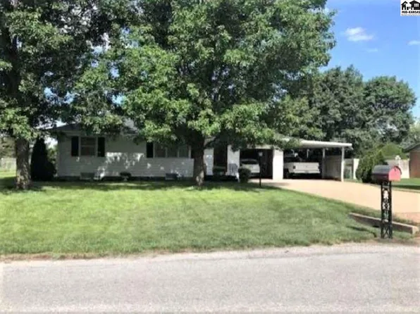 1705 Wesbrook Dr, Hutchinson, KS 67502