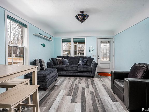 3rd image of 7271 Lakewood Rd