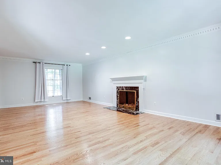 8500 Brook Rd — Photo 5