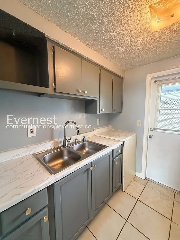 2 bed, 1.0 bath, 600 sqft, $1,275 — Photo 3