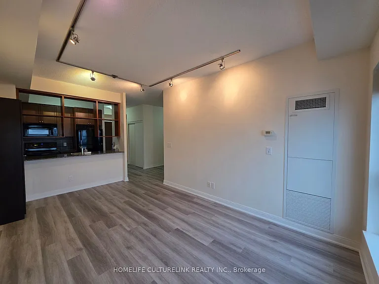 151 Village Green Sq #2209 — Photo 8