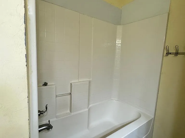 8016 S Klein Ave — Photo 11