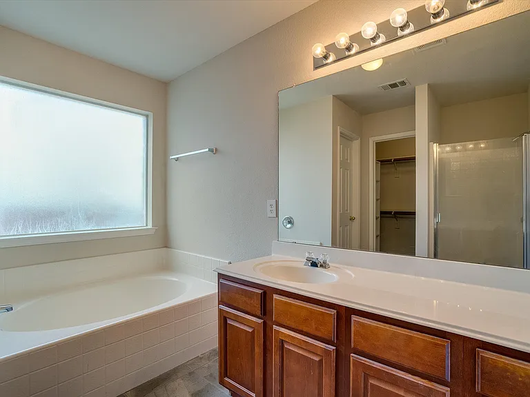 9804 Westmere Ln — Photo 4