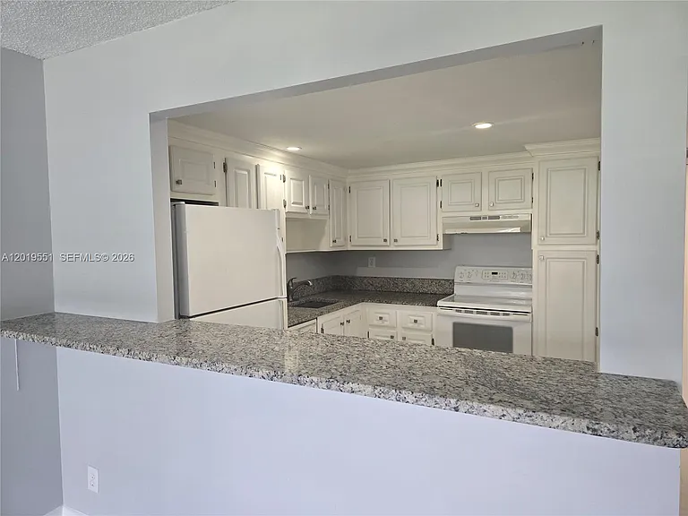2761 Taft St #106 — Photo 4