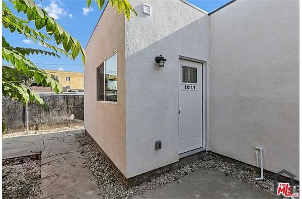 Building Photo - 220 E Vernon Ave