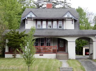 1990 15th St, Troy, NY 12180