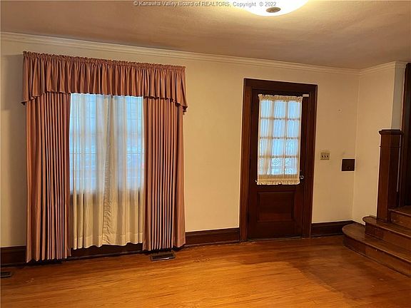 3rd image of 104 Park Ave