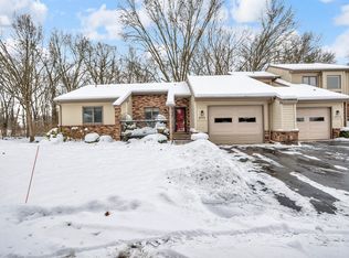 2815 S Wooddale Dr, Jackson, MI 49203