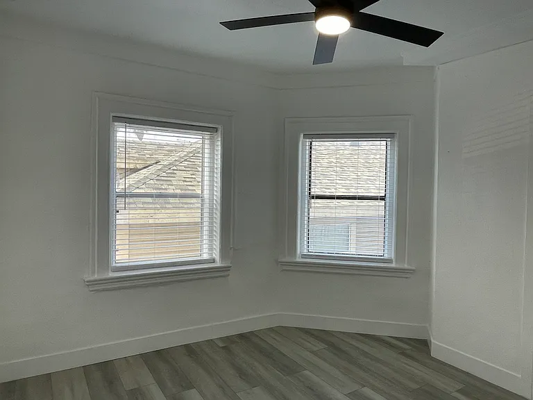 Catalina Court — Photo 24