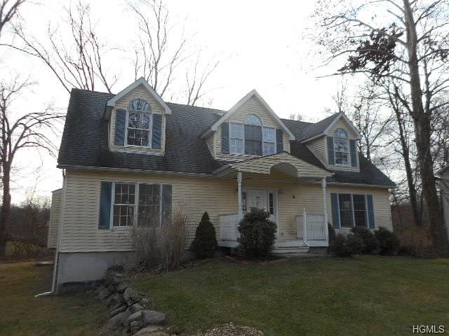 1st image of 18 Laurie Ln