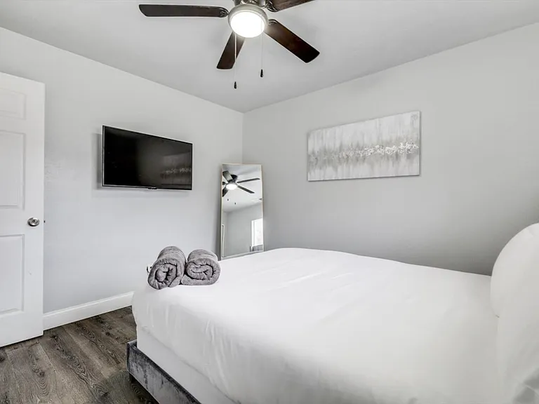 Pemberton Ln — Photo 17