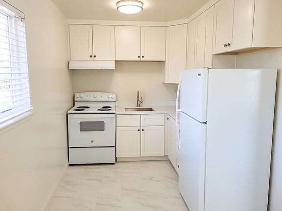 3rd image of 671 La Grande Dr APT 4
