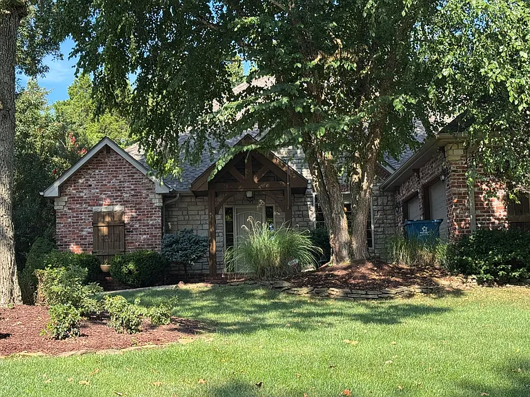 166 Country Bluff Dr — Photo 1