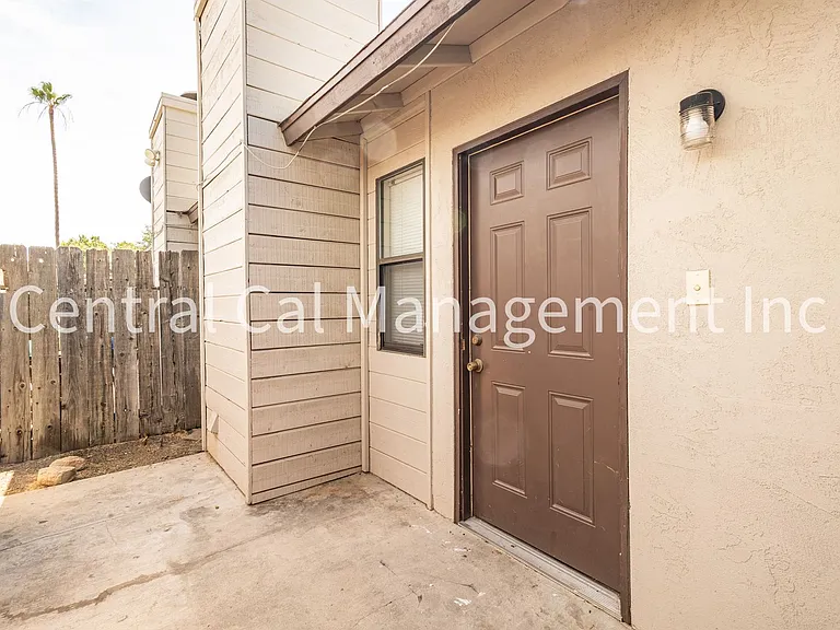 1913 Wilson Rd — Photo 3