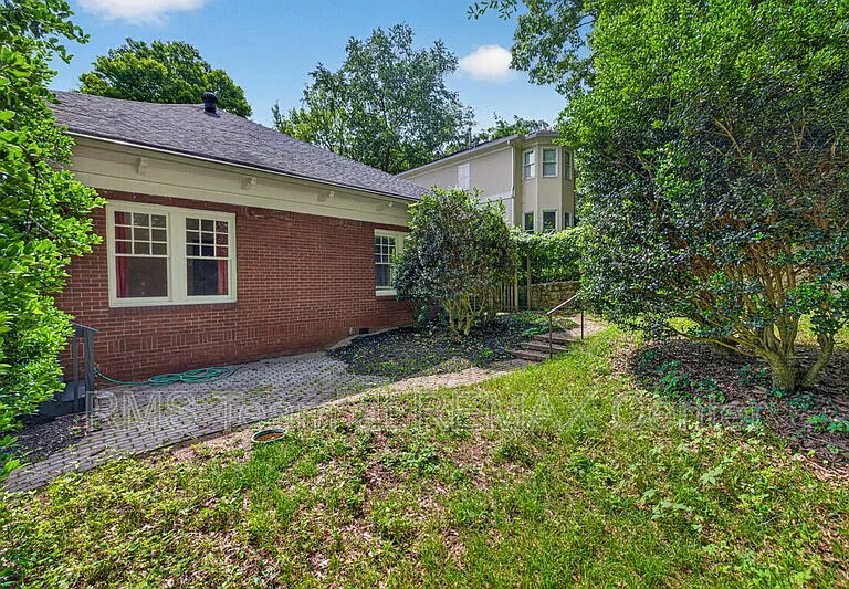 582 Clifton Rd NE — Photo 44