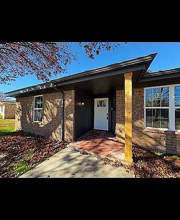2nd image of 3723 Farwell Dr