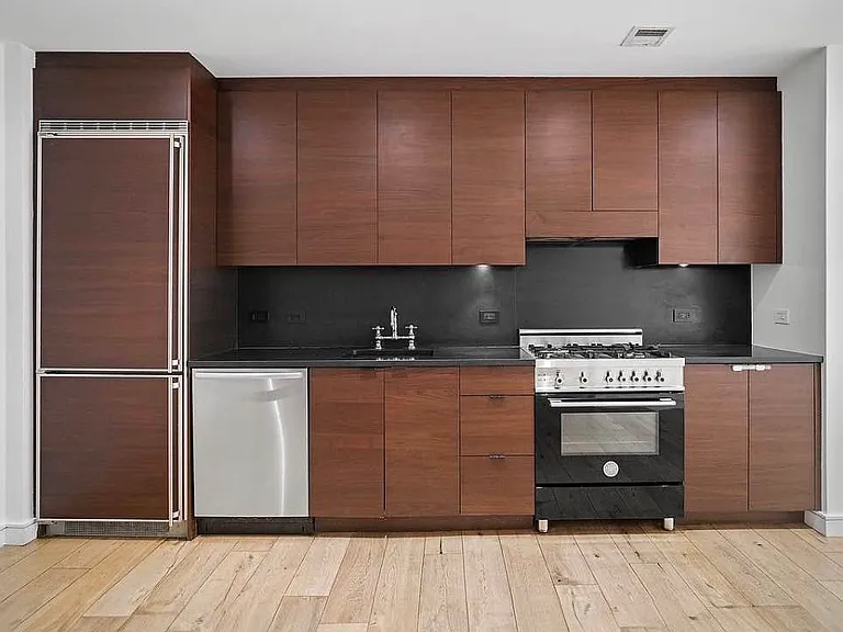540 W 28th St #7C — Photo 7