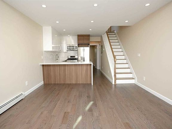5th image of 11433 141st St